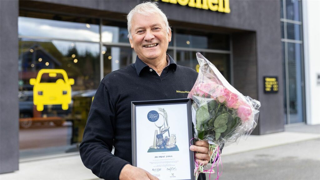 I november blei Jan Magne Dybvik overraska på arbeidsplassen, med prisen «Årets eldsjel» i Møre og Romsdal idrettskrets. Laurdag kan han få ytterlegare anerkjenning under Idrettsgallaen. (Foto: Vetle Eggen/Norges idrettsforbund)